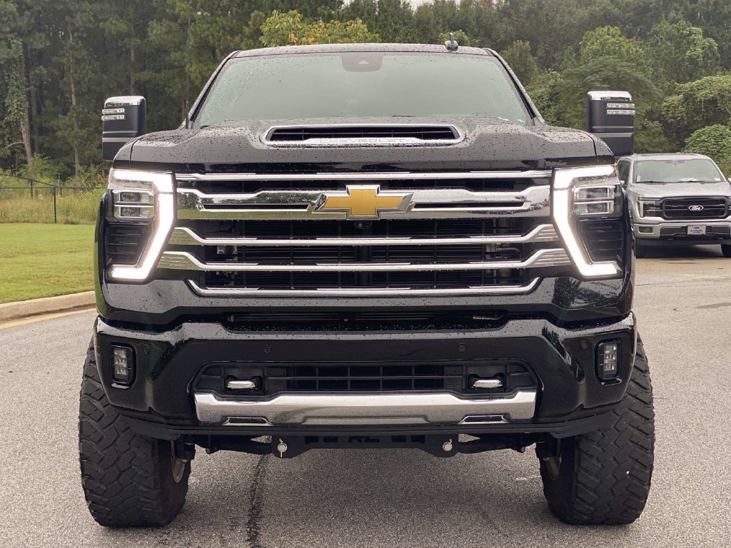 Used 2024 Black Chevrolet High Country image 11
