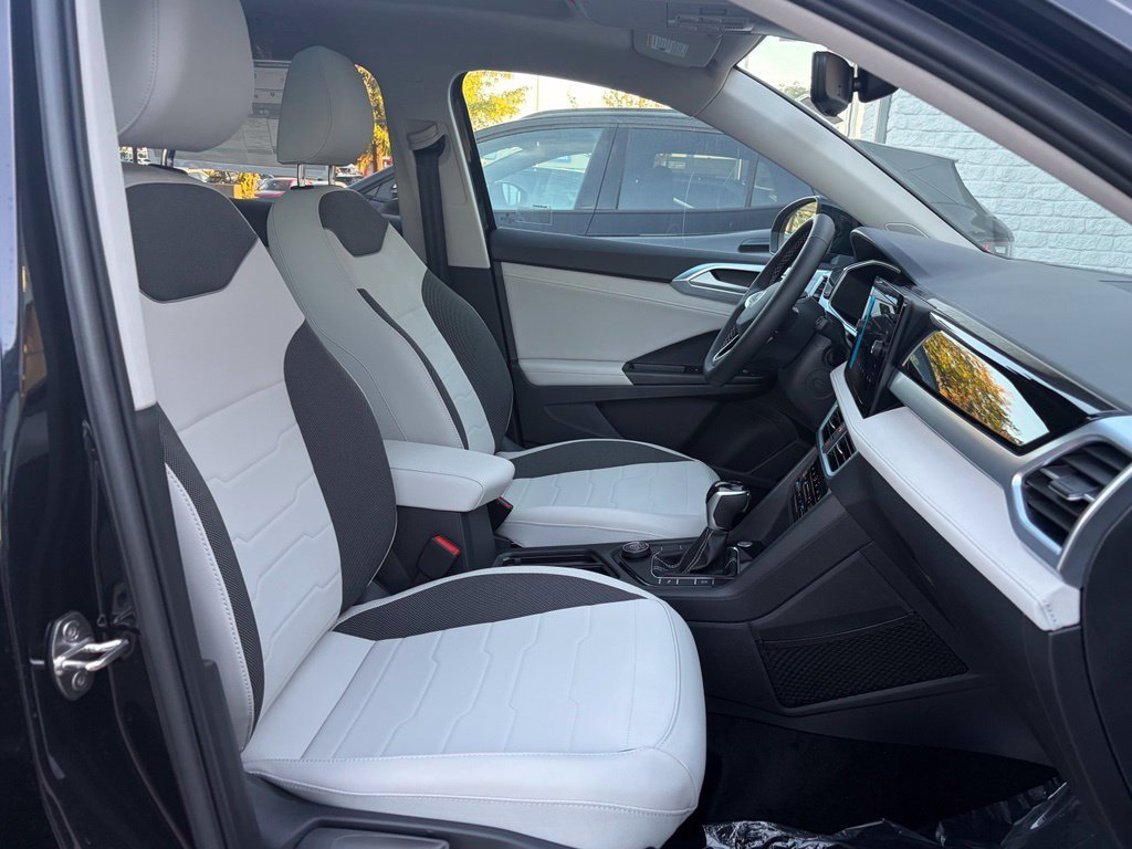 New 2026 Deep Black Pearl Volkswagen 1.5T SE image 14