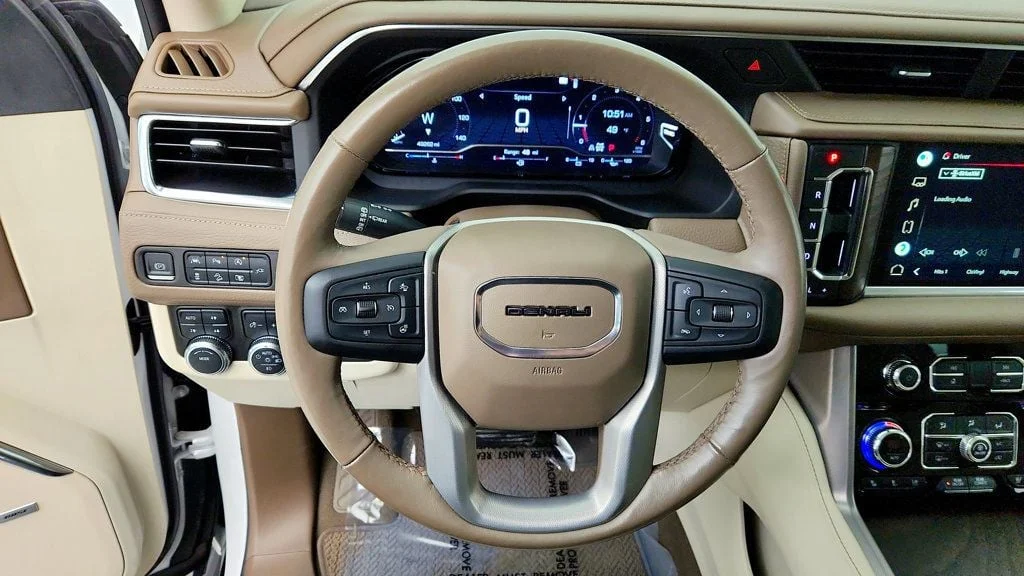 Used 2022 White Frost Tricoat GMC 4WD 4dr Denali image 14