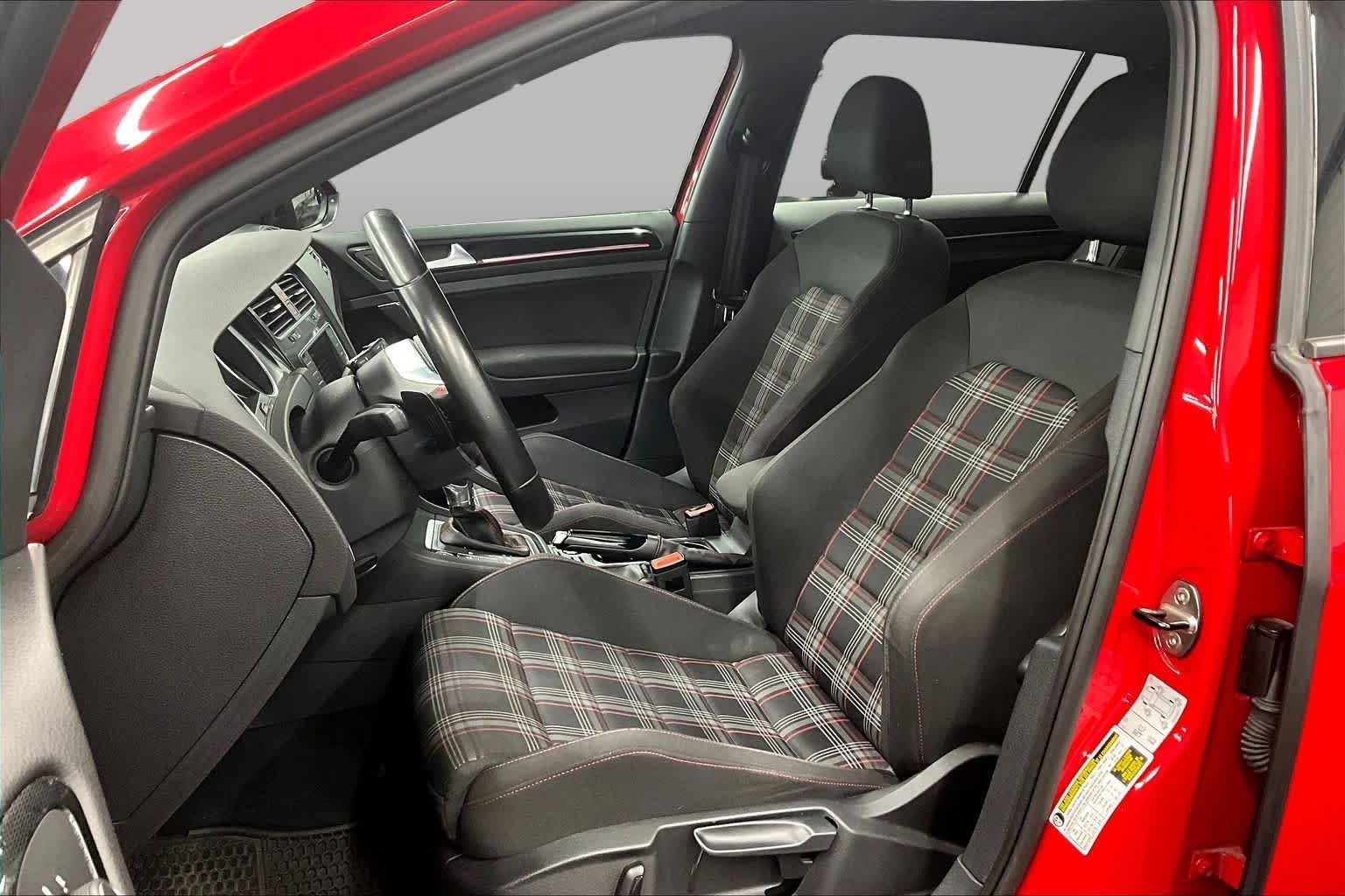 Pre-Owned 2017 Volkswagen Golf GTI Sport