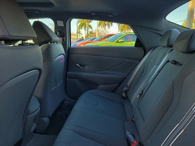 2025 Hyundai Elantra SEL - Photo 11