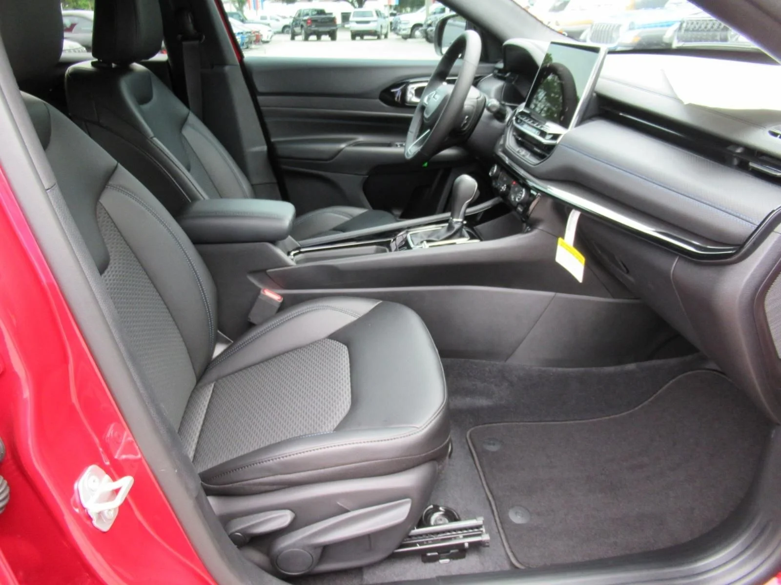 New 2026 Red Hot Pearl-Coat Exterior Paint Jeep Latitude Altitude image 10