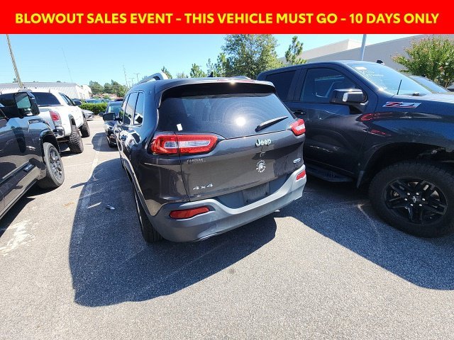 Used 2016 Gray Jeep Latitude image 10