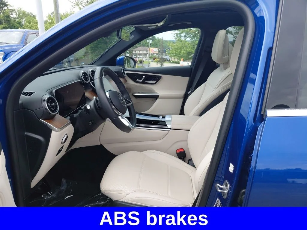 Used 2025  Mercedes-Benz GLC 300 image 21