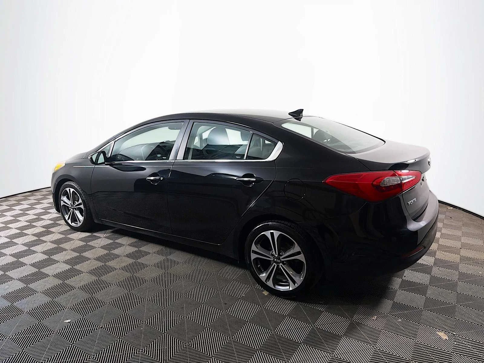 Used 2015 Aurora Black Kia EX image 6