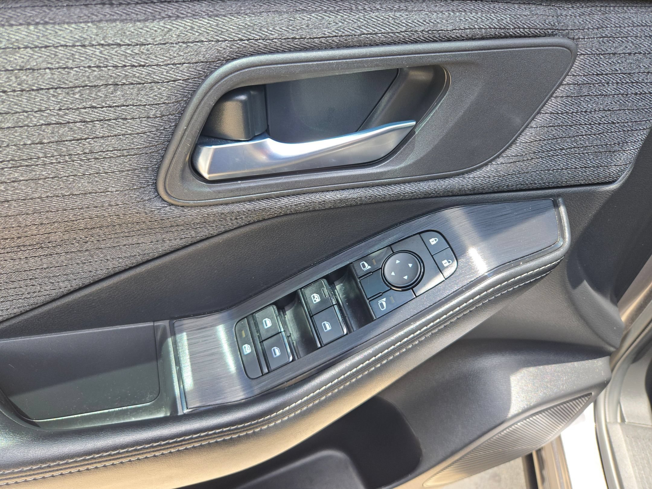 Used 2023 Gun Metallic Nissan SV image 12