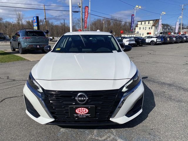 Used 2024 White Nissan 2.5 SV image 2