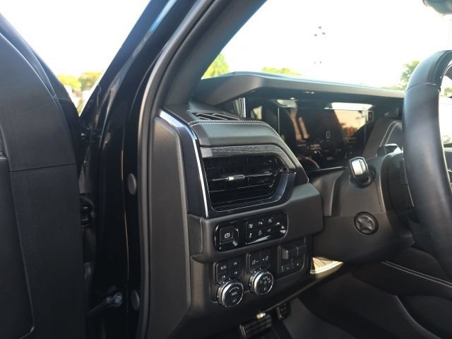 Used 2025 Onyx Black GMC AT4 Ultimate image 17