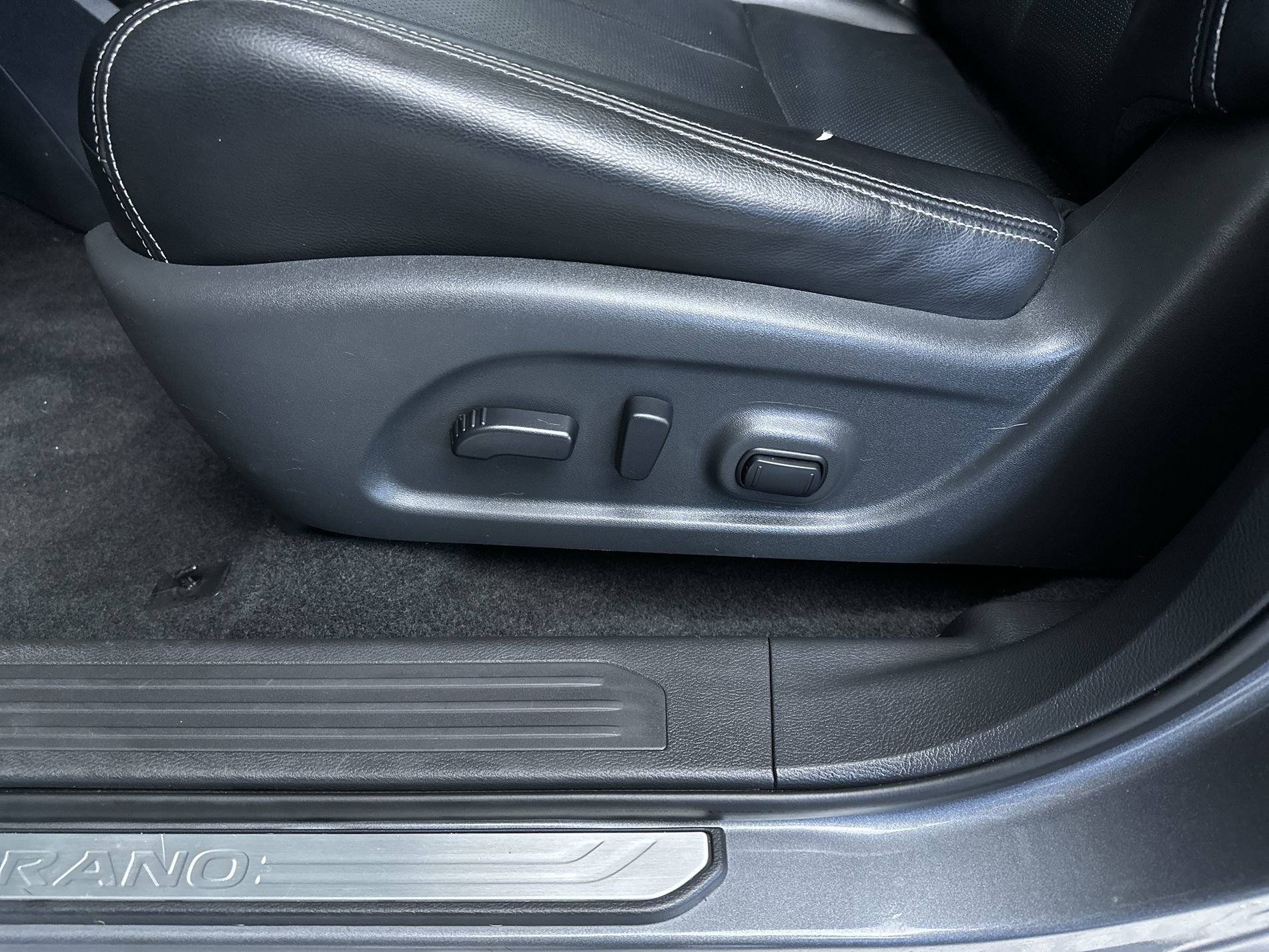 Used 2018 Gun Metallic Nissan SL image 14