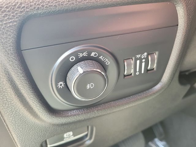 Used 2021 Silver Jeep Limited image 19