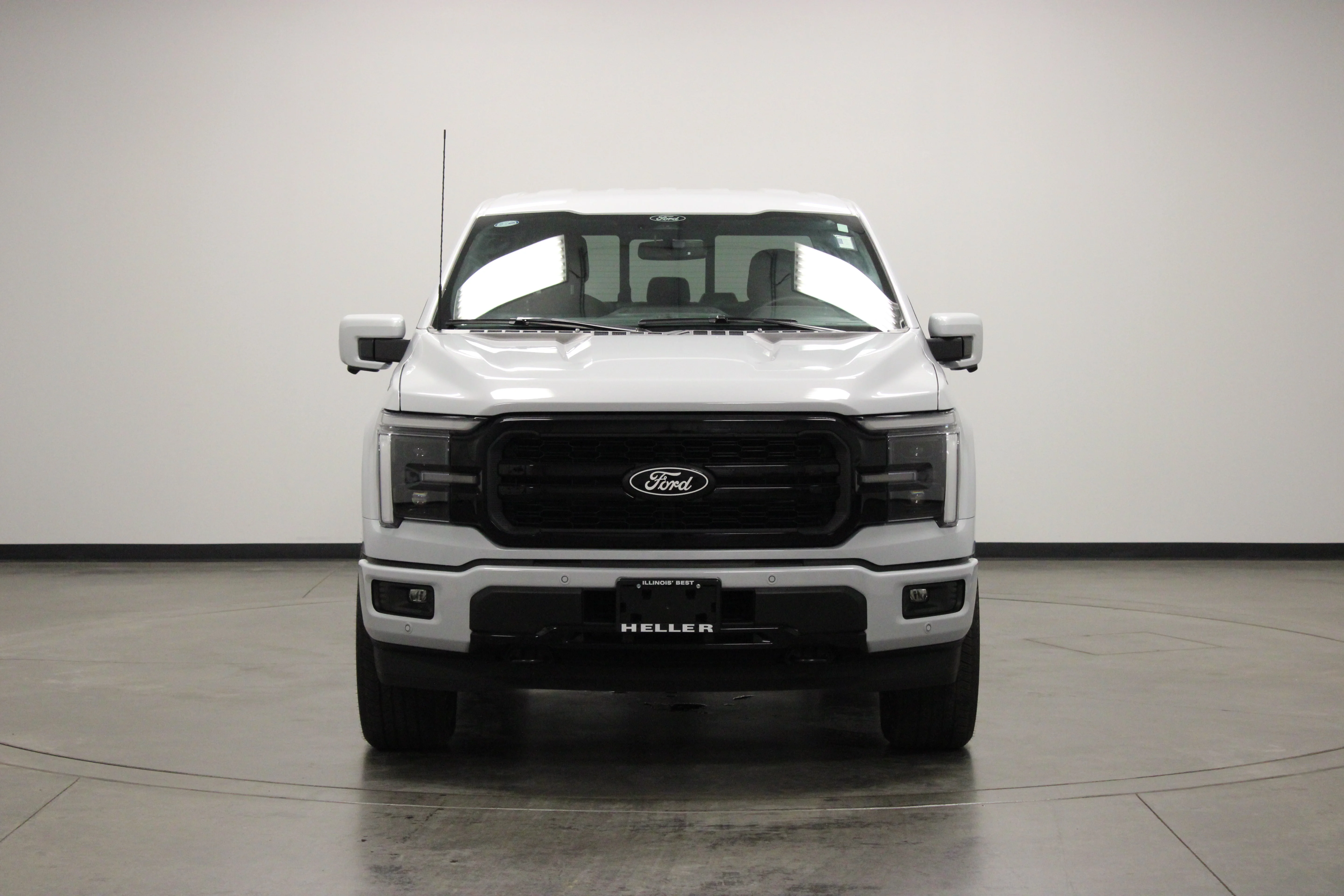 Used 2025 Space White Metallic Ford LARIAT image 3