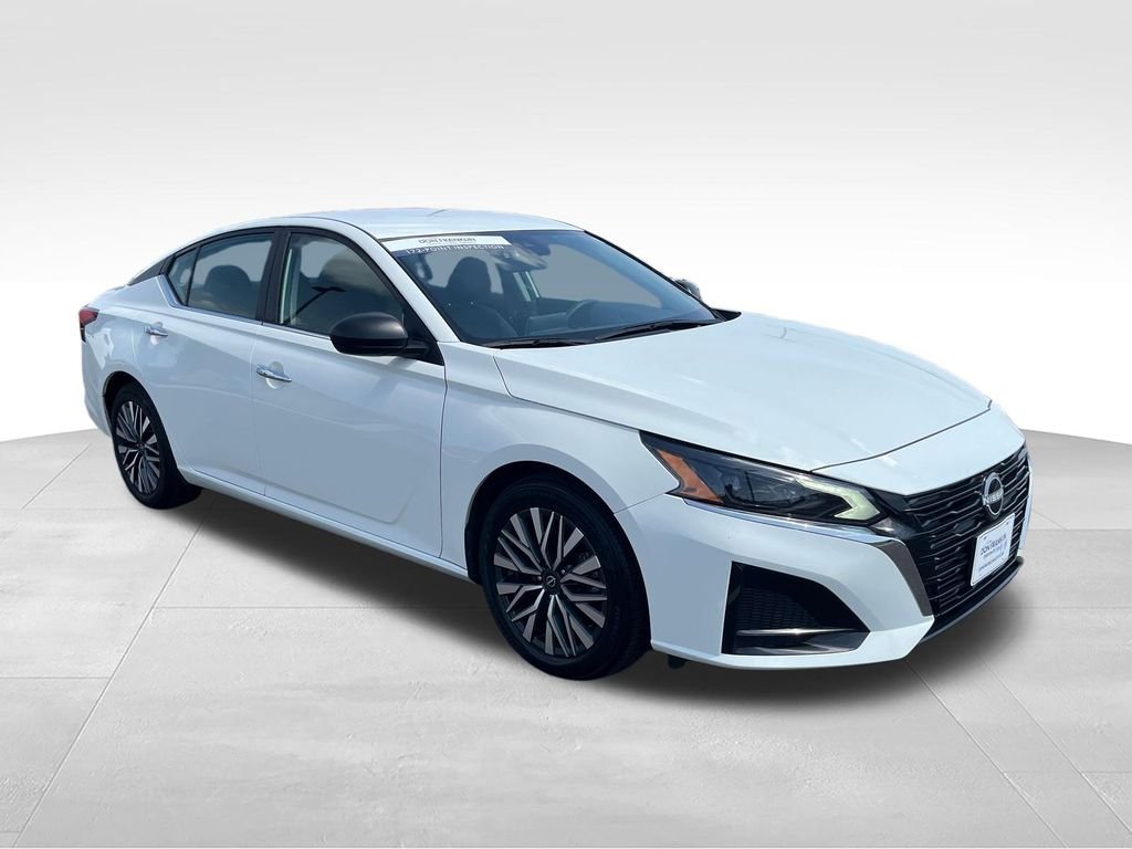 Used 2025 White Nissan 2.5 SV image 7