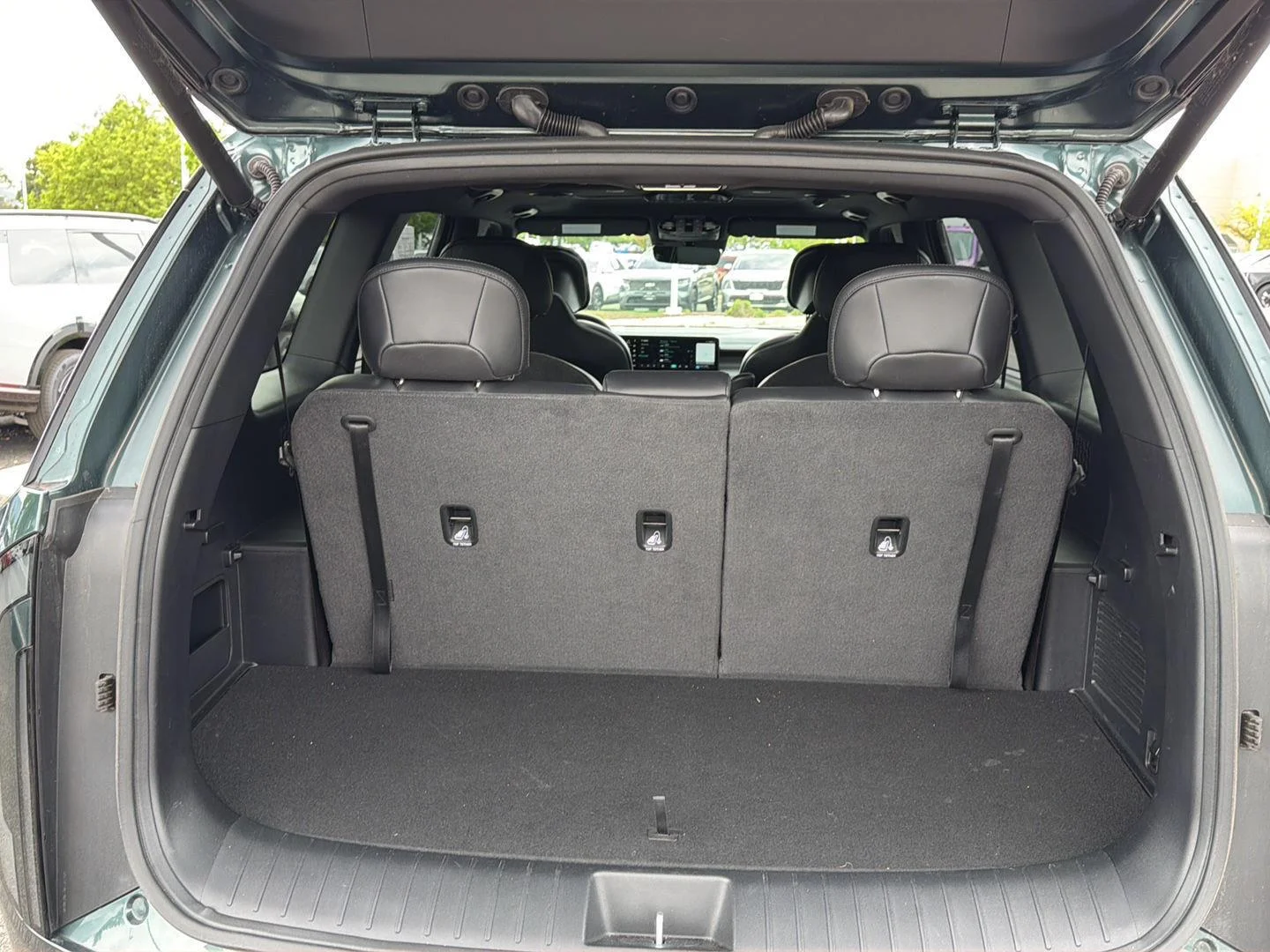 Used 2027 Black Jade Green Kia X-Line EX image 8
