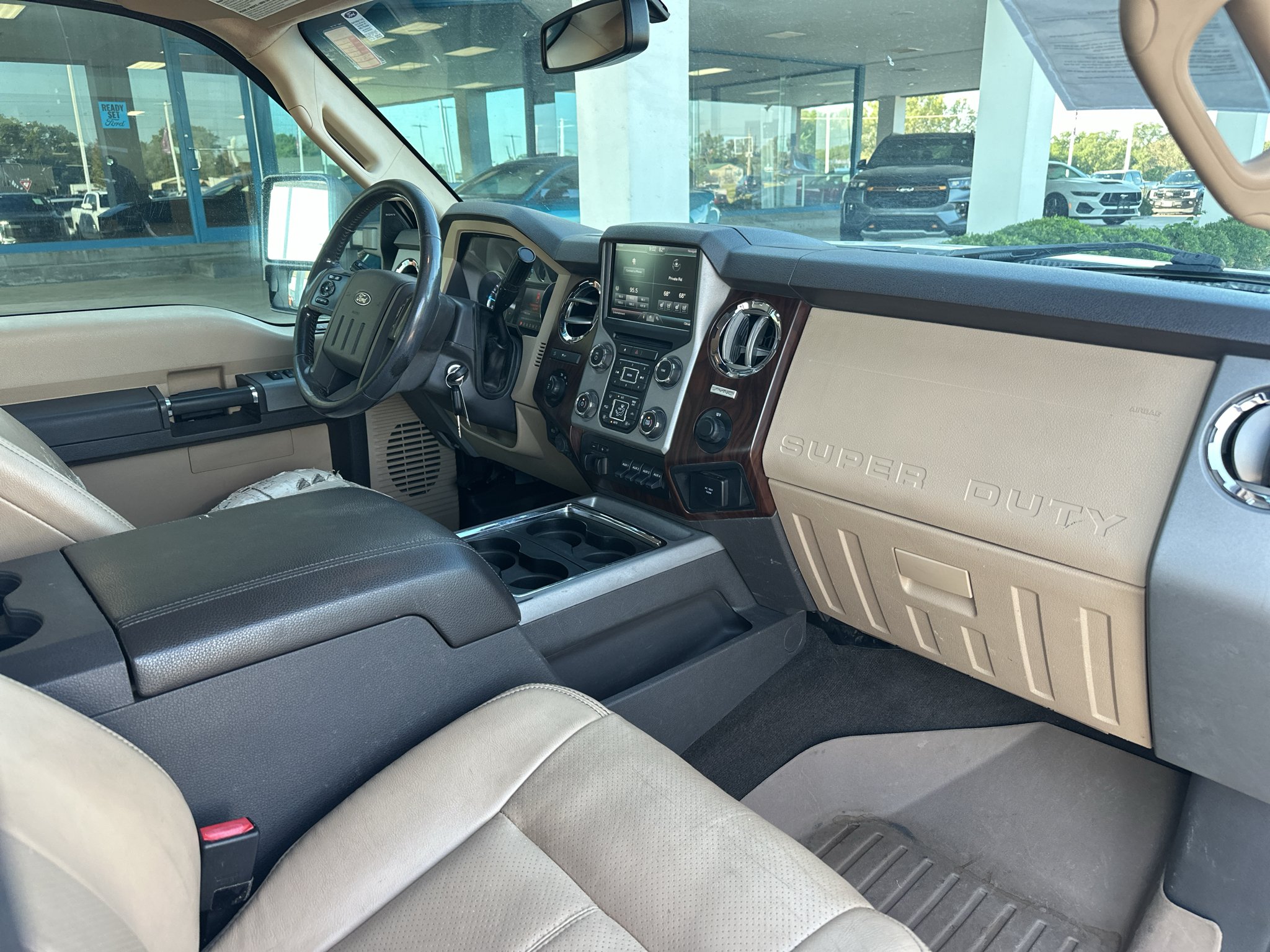 Used 2016 White Platinum Metallic Tri-Coat Ford LARIAT image 5