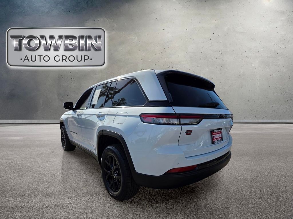 Used 2025 White/off-white Jeep  image 6