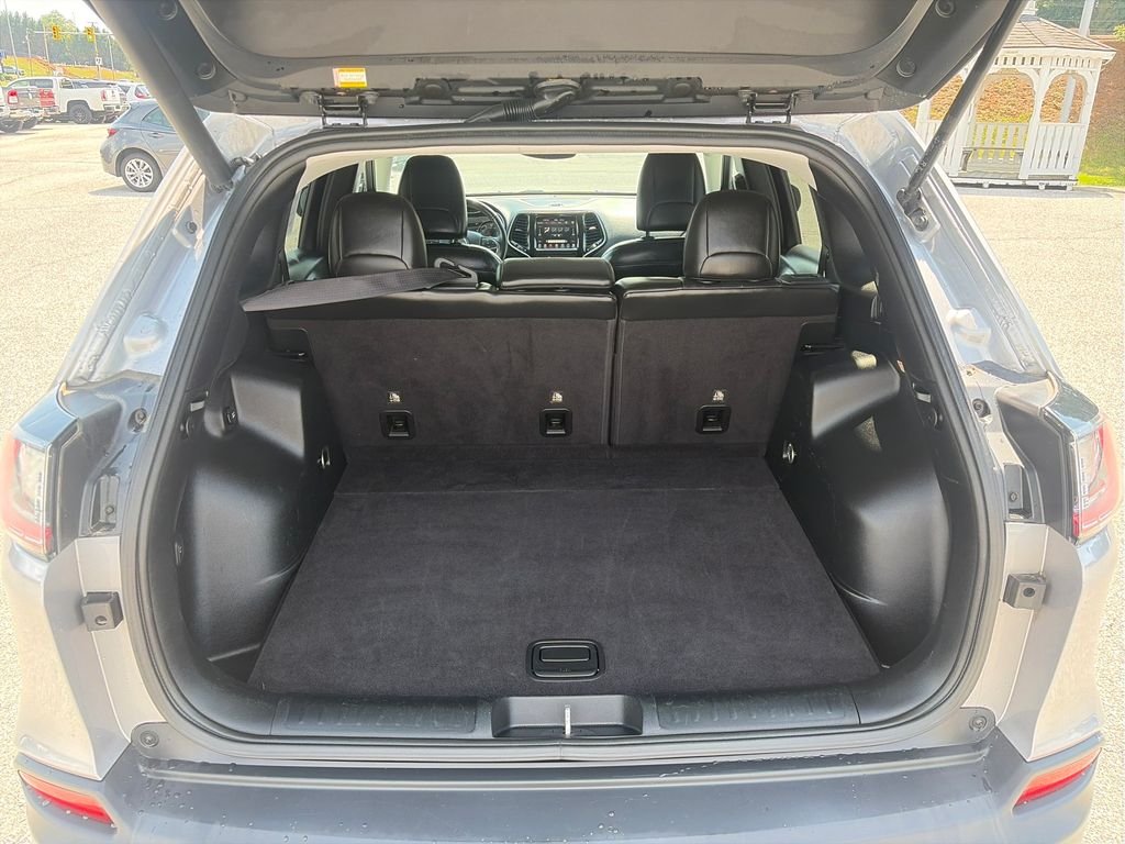 Used 2019 Silver Jeep Limited image 22