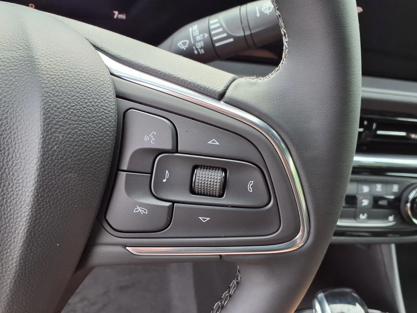 2026 Buick Envista Sport Touring - Photo 8