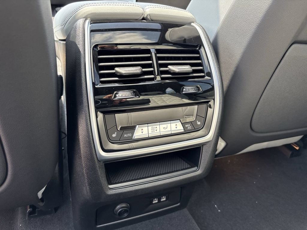 New 2026 Carbon Black Metallic BMW xDrive40i image 24