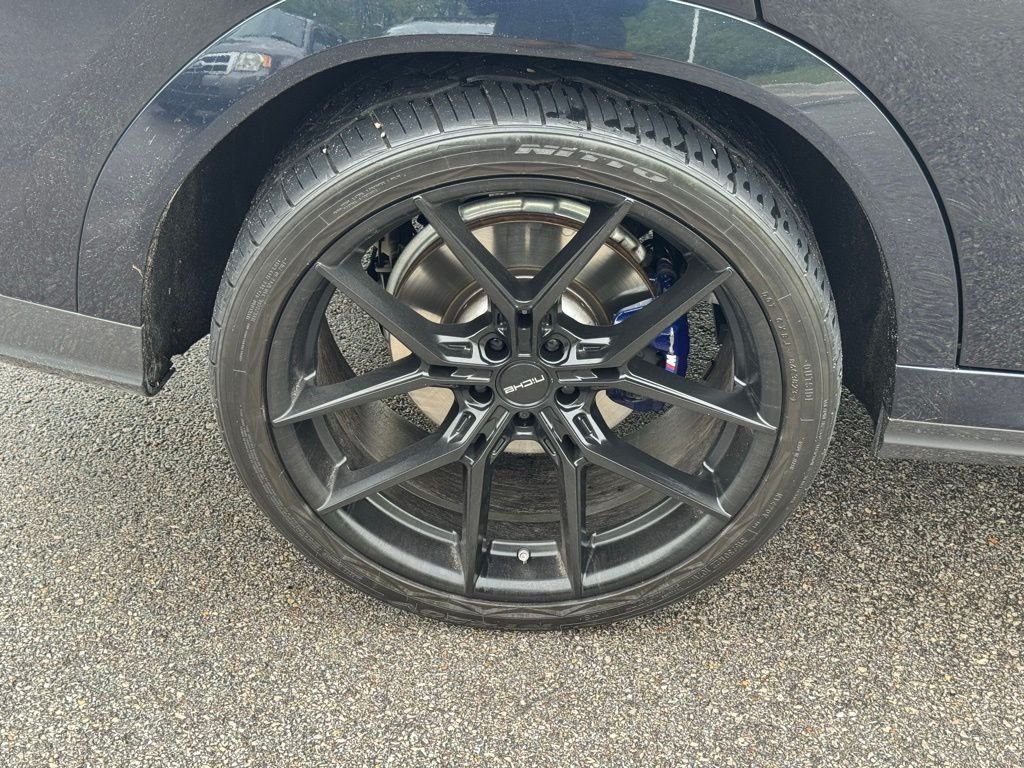 Used 2022 Black BMW xDrive40i image 12