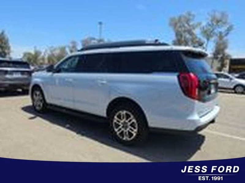Used 2025 Space Silver Metallic Ford Active image 4
