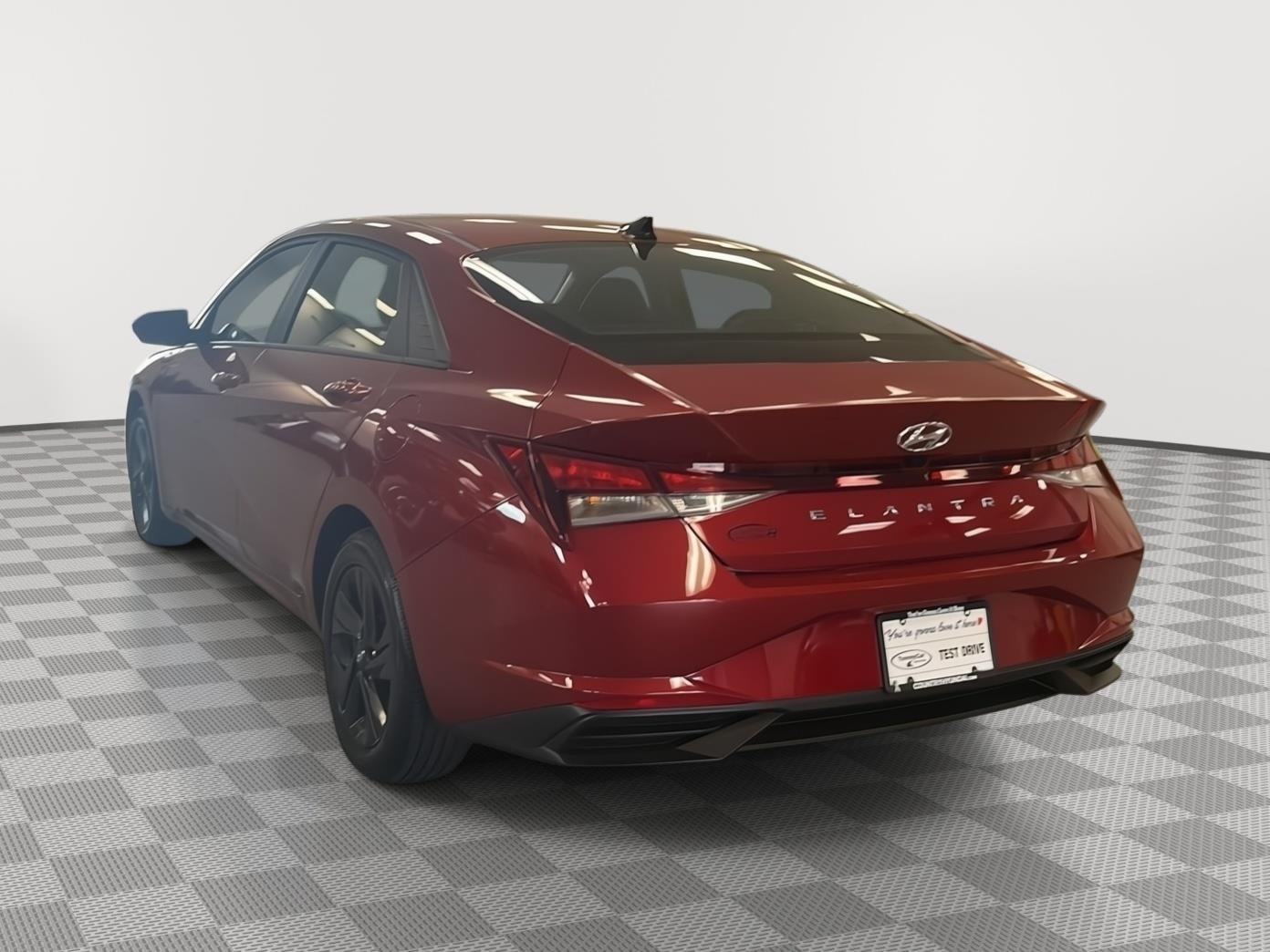 Used 2023 Ultimate Red Hyundai SEL image 7