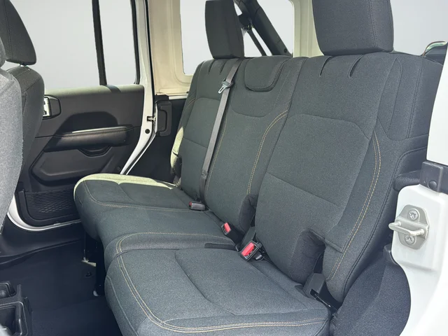 Used 2024 White/off-white Jeep Sahara image 27
