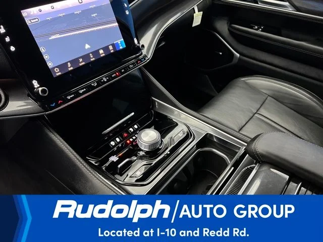 Used 2024 Silver Jeep Base image 21