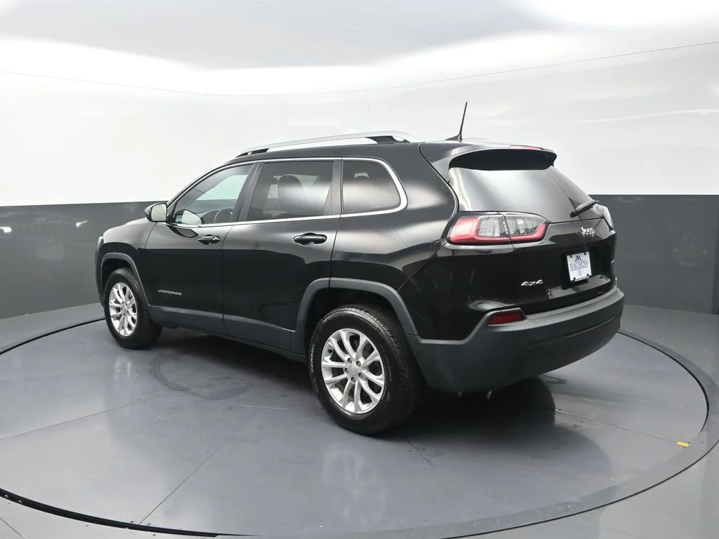 Used 2019 Black Jeep Latitude image 8