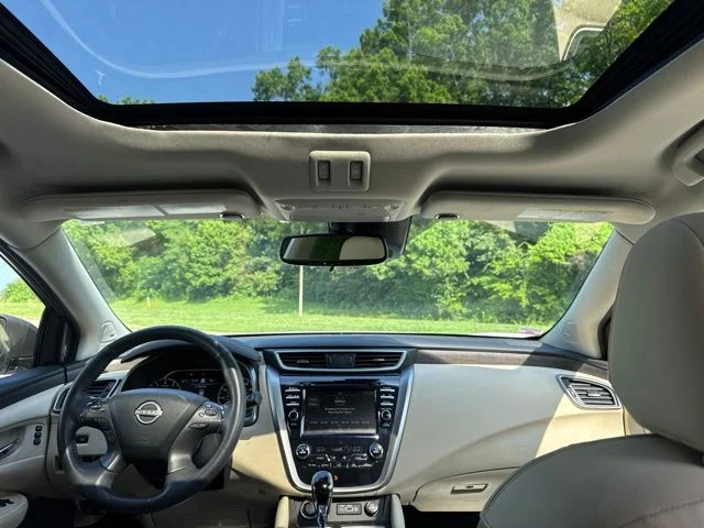 Used 2023 White Nissan Platinum image 14