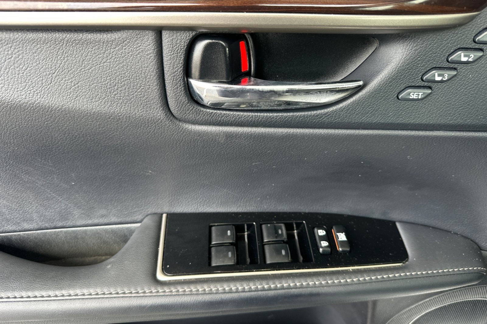 Used 2017 EMINENT WHITE Lexus ES 300h image 10