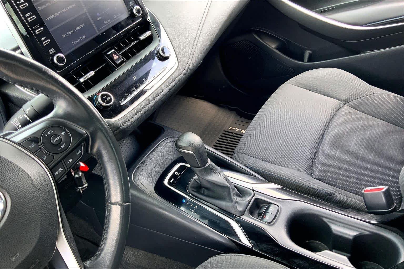 Used 2020 Classic Silver Metallic Toyota SE image 16