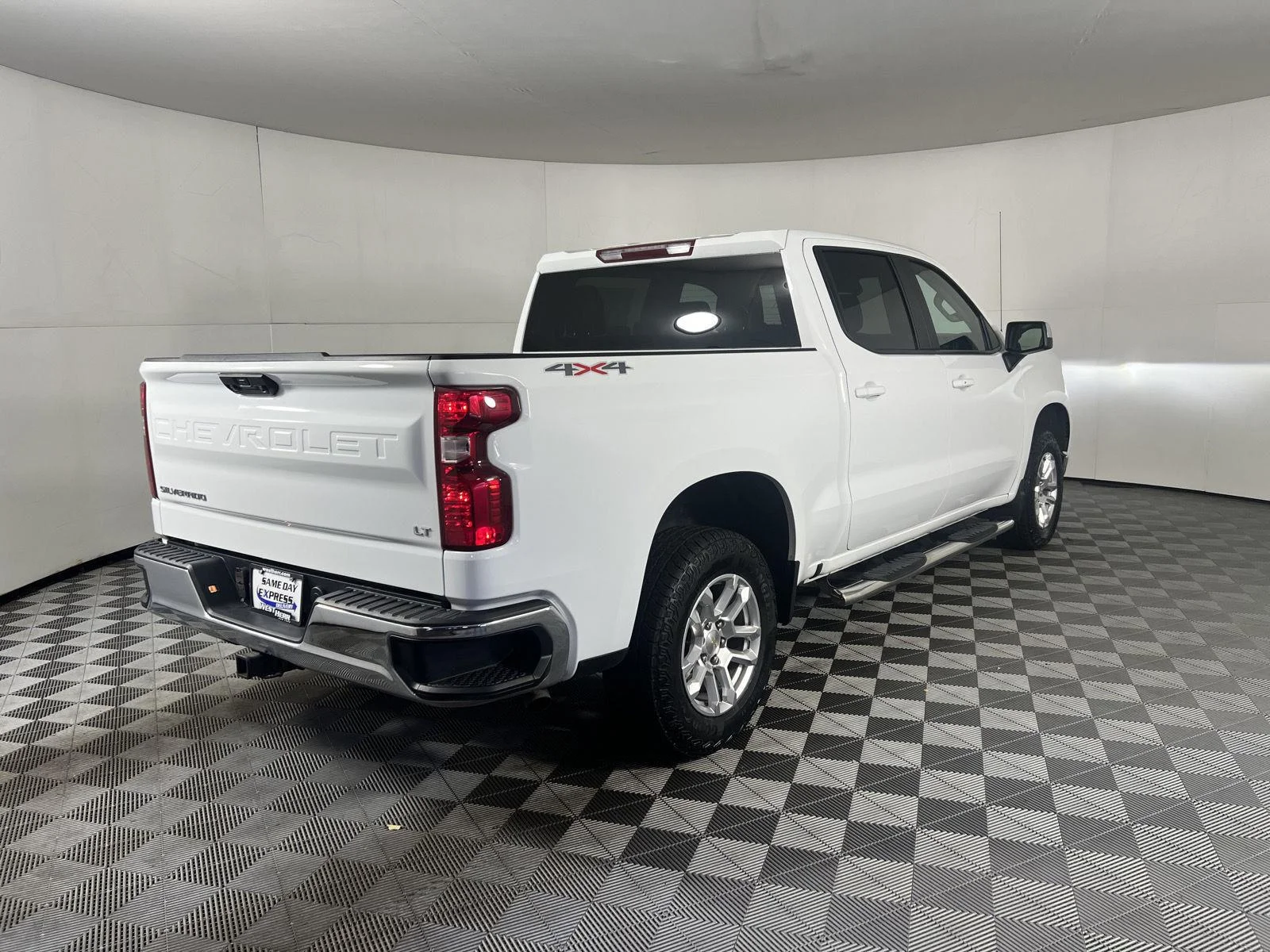 Used 2024 Summit White Chevrolet LT image 47