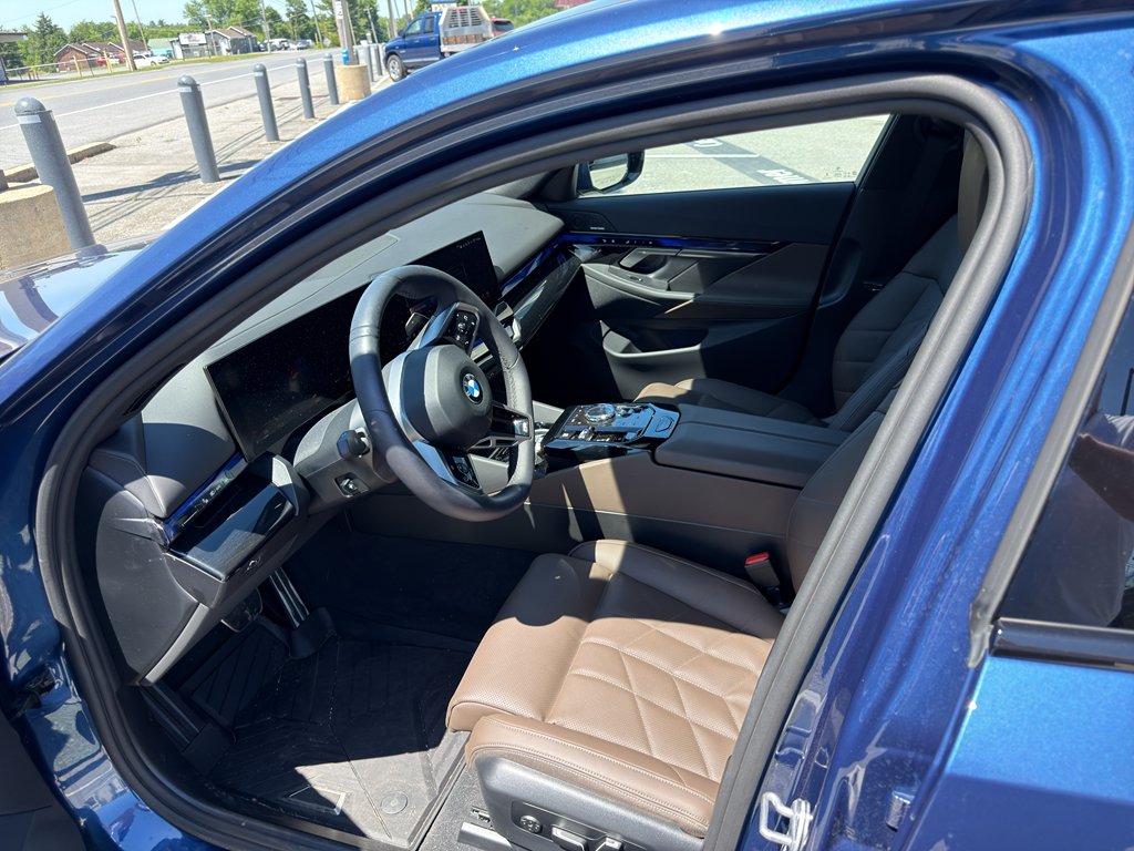 Used 2025 Phytonic Blue Metallic BMW 540i xDrive image 3