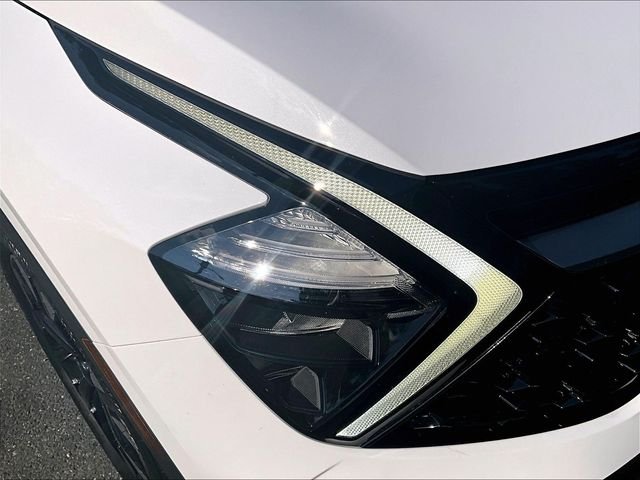 Used 2023 White Kia X-Line image 31