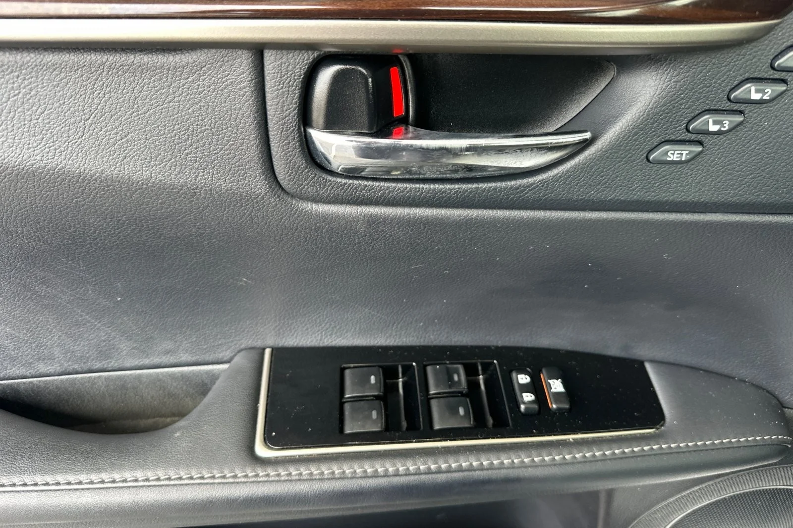 Used 2017 EMINENT WHITE Lexus ES 300h image 10