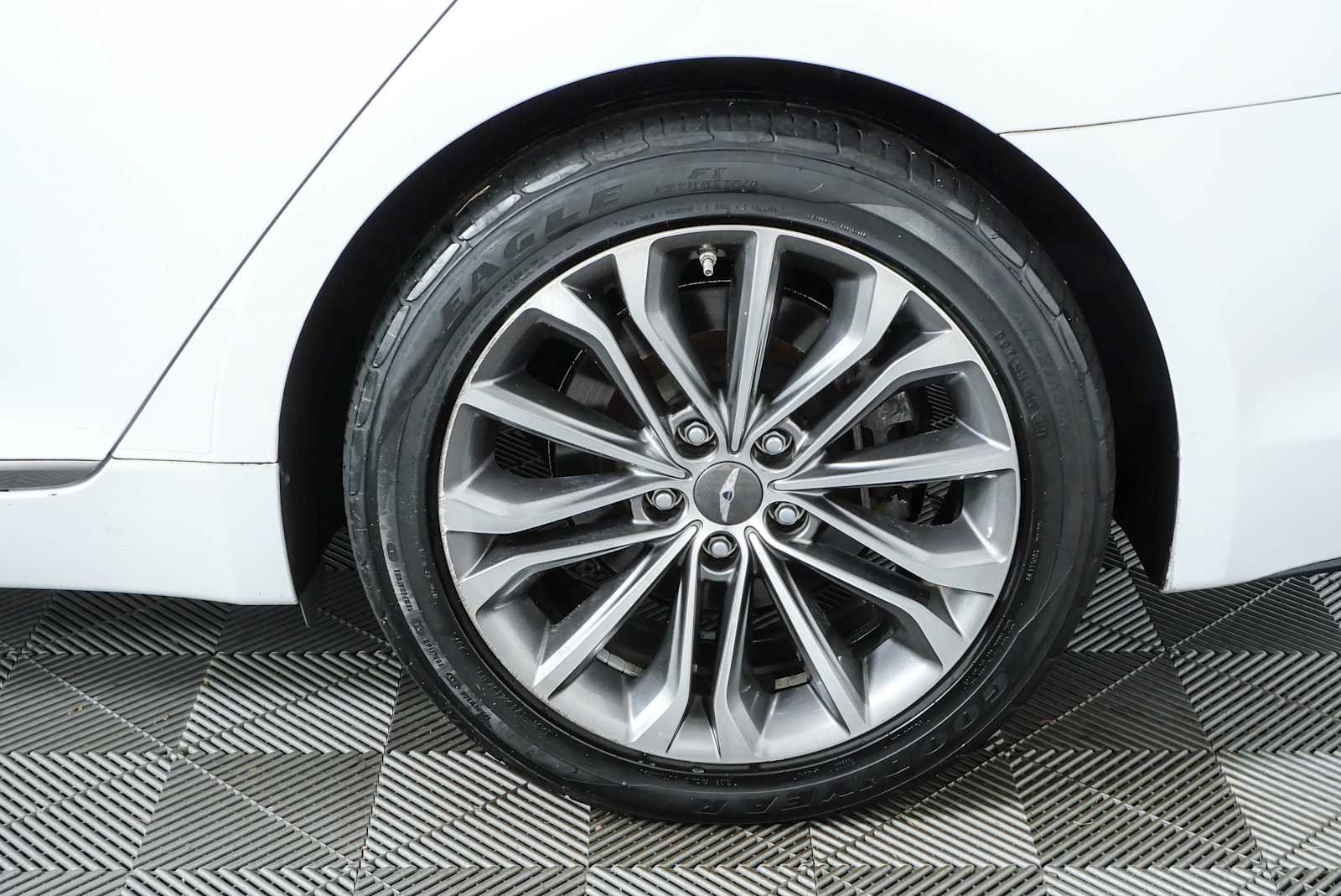 Used 2015 Casablanca White Hyundai 3.8L image 37