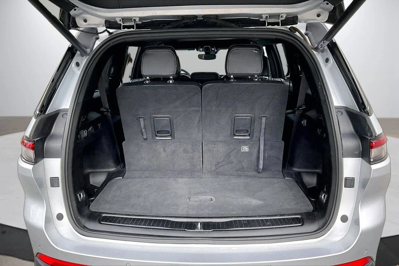 Used 2024 Silver Jeep Altitude image 26