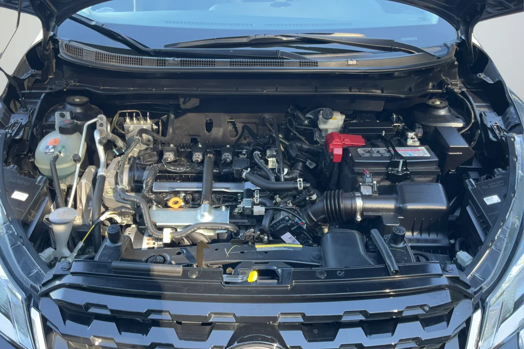 Used 2025 Gray Nissan S image 23