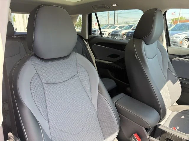 2025 Volkswagen Tiguan SE - Photo 35