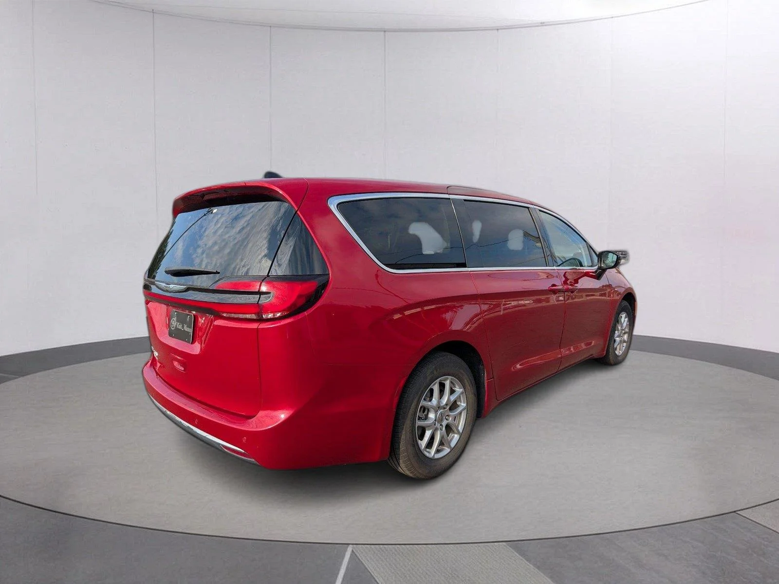 Used 2024 Red Hot Pearlcoat Chrysler Touring L image 7