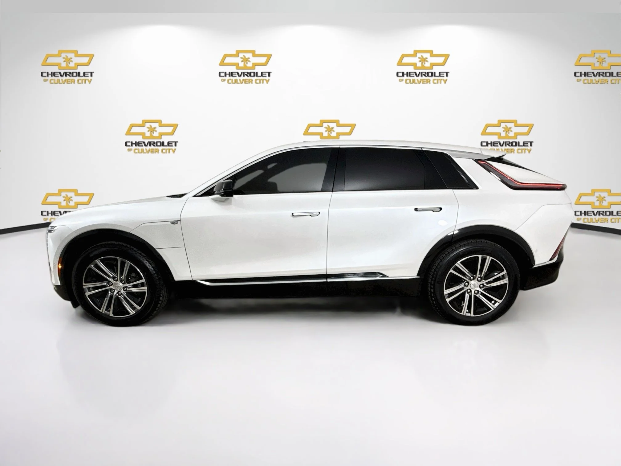 Used 2025 Crystal White Tricoat Cadillac Luxury 1 image 5