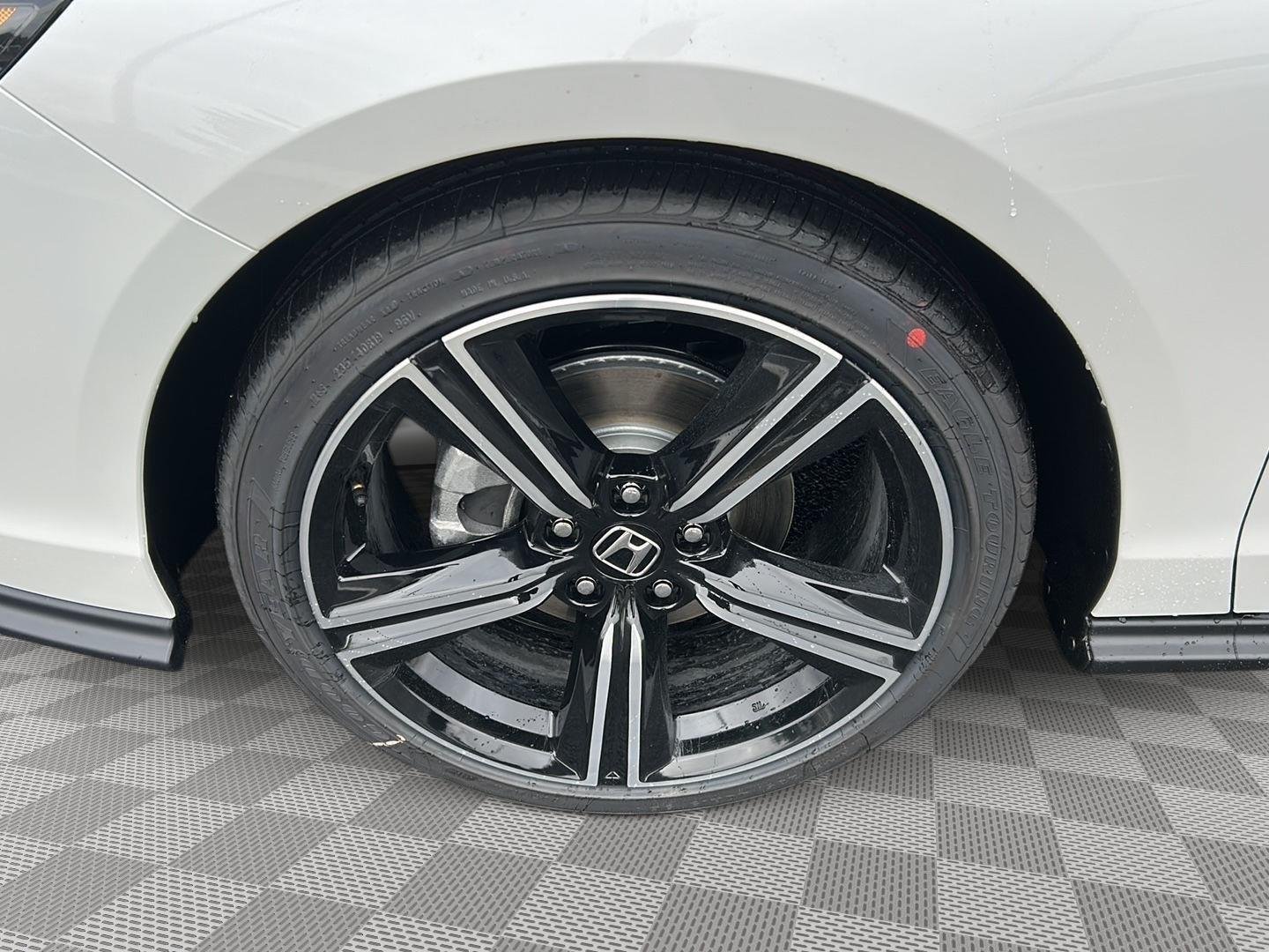 New 2026 Platinum White Pearl Honda SE image 3