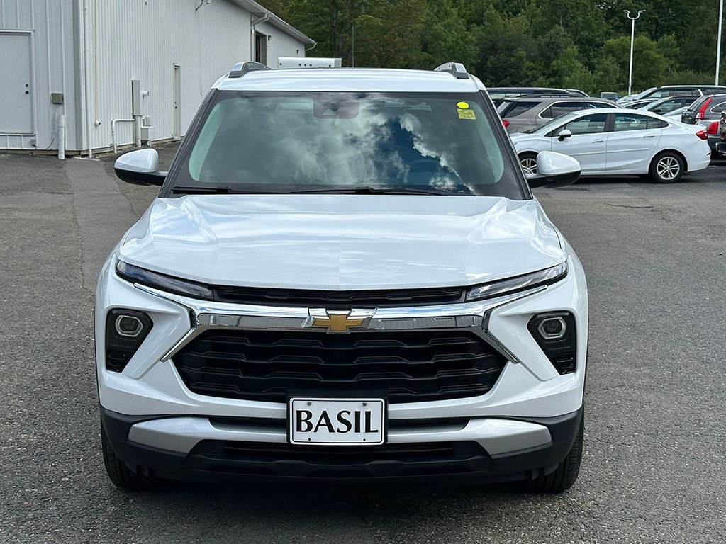Used 2025 White Chevrolet LT image 9