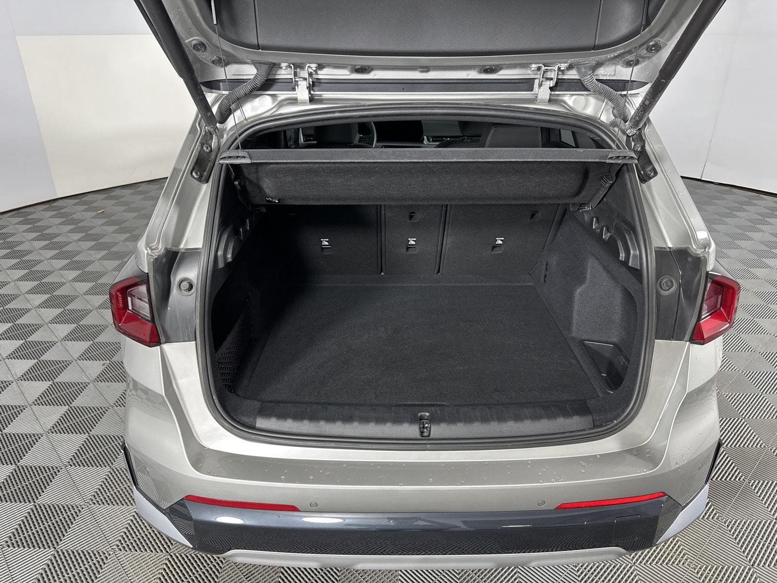 Used 2023 Space Silver Metallic BMW xDrive28i image 25