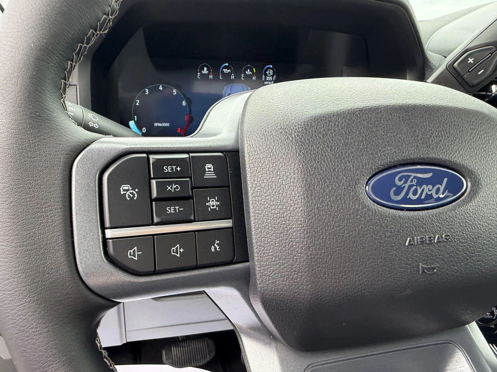 New 2026 Agate Black Ford XLT image 16