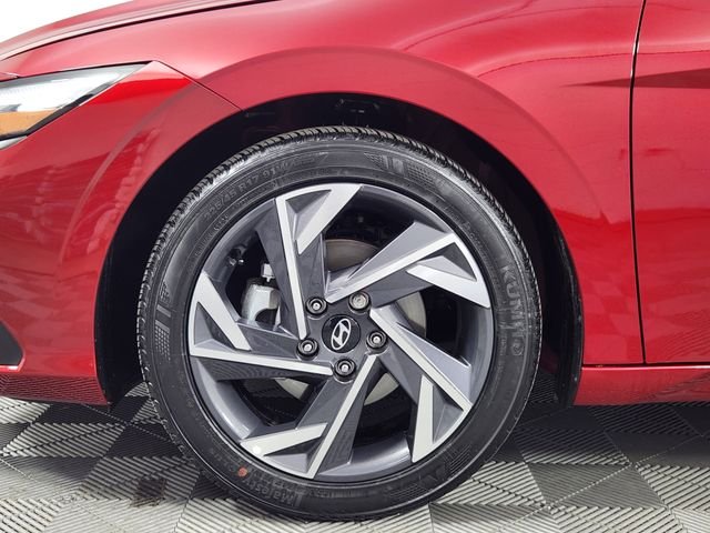 Used 2025 Red Hyundai SEL Sport image 15