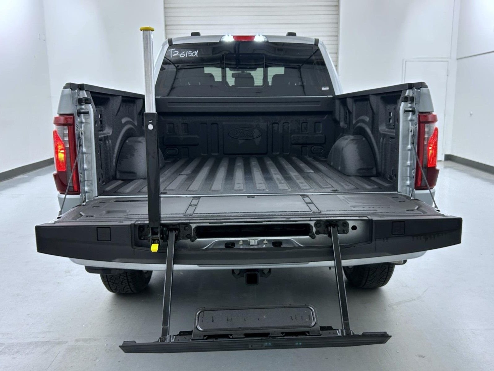 New 2026 Iconic Silver Metallic Ford XLT image 22
