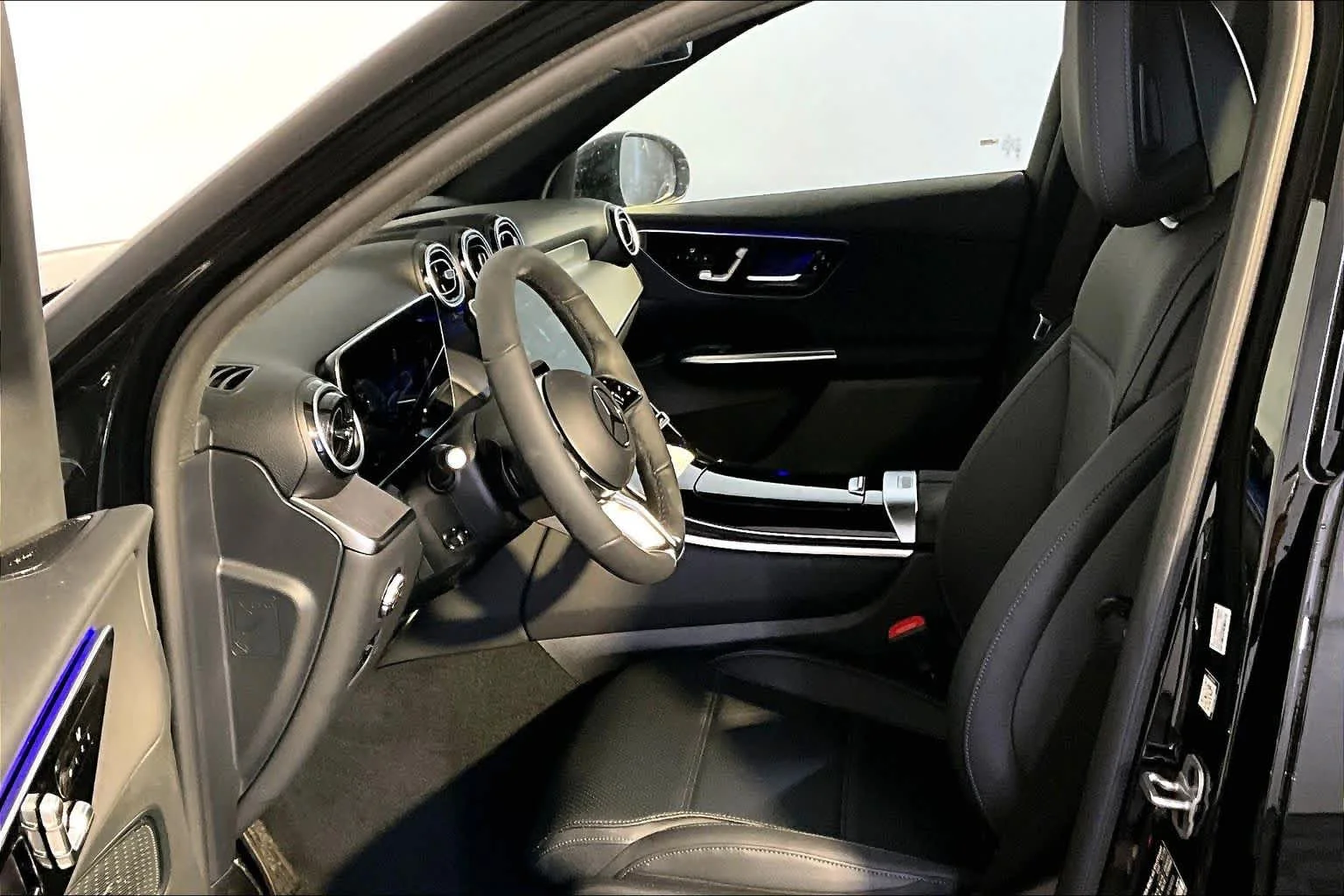 New 2026 040/Black Mercedes-Benz GLC 300 image 13