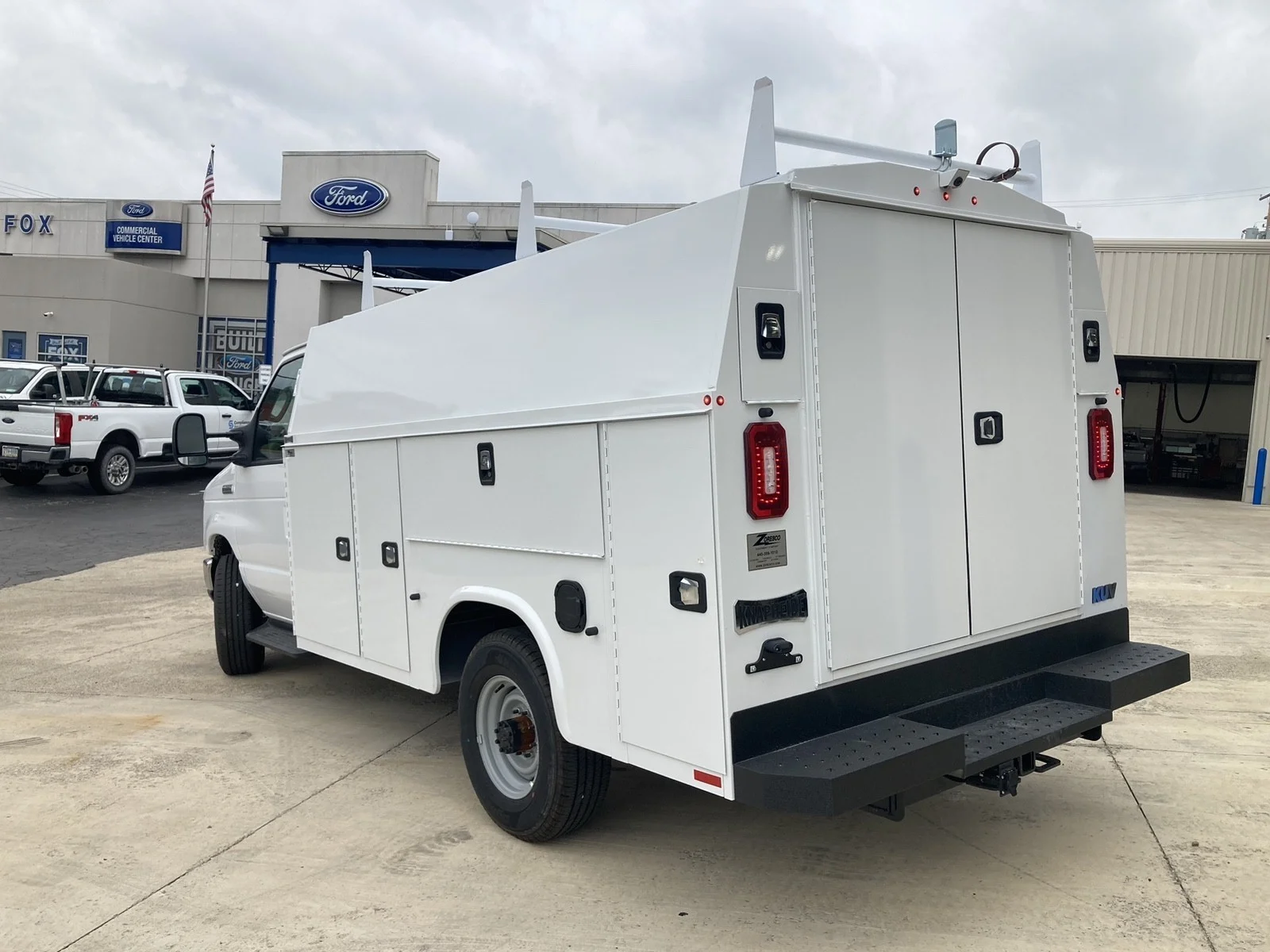 New 2027 Oxford White Ford E-350 SRW image 9