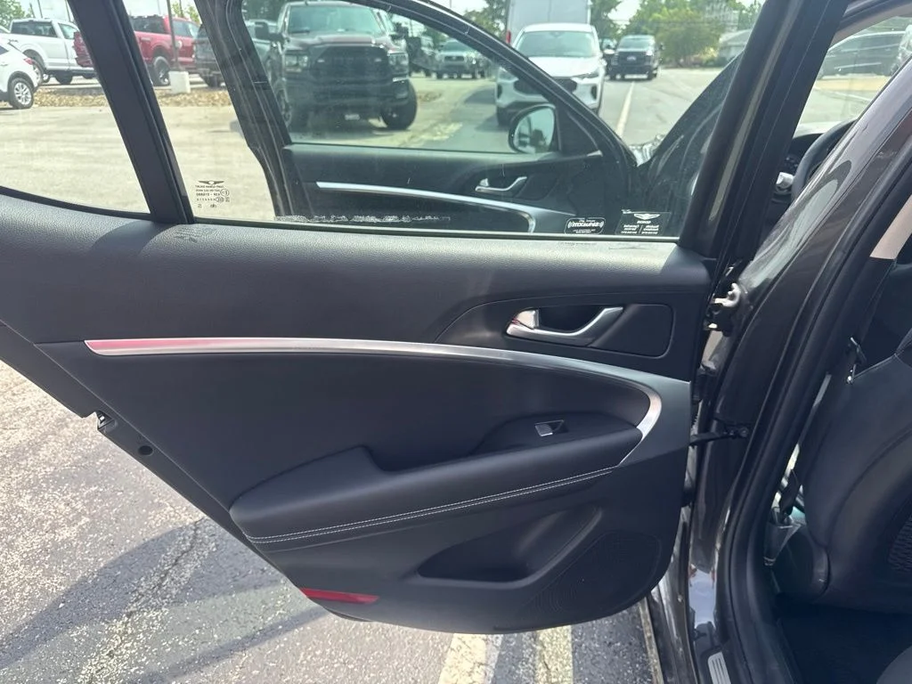 2025 GENESIS G70 Standard - Photo 30